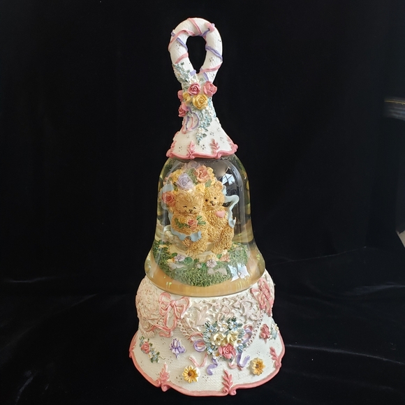 Water snow globe Boyds beares music box